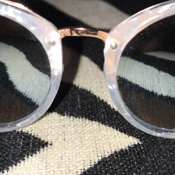 Marble and rose gold oversized trendy sunglasses - Picture 3 of 3